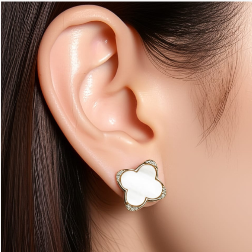 Luna Clover Studs (earing).