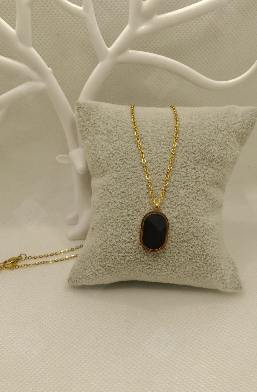 Black and Gold Color Necklace.