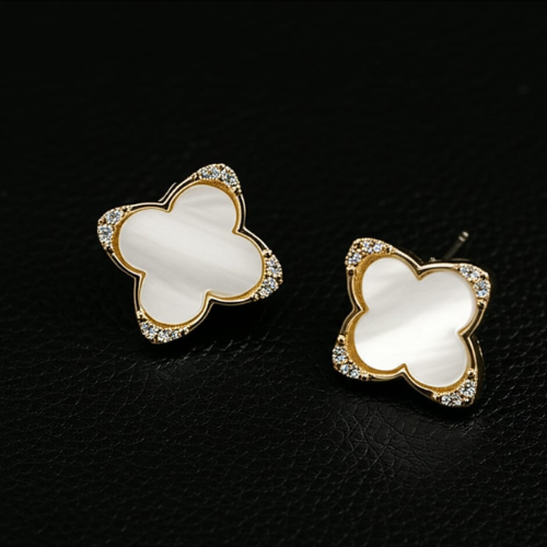 Luna Clover Studs (earing).